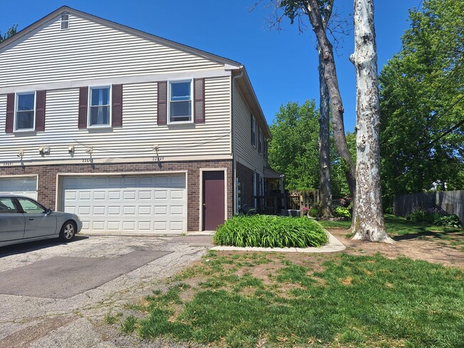 Photo - Brick 2 bedroom condo near the water