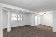 1 BR w/ Den, 1 BA - 925 SF