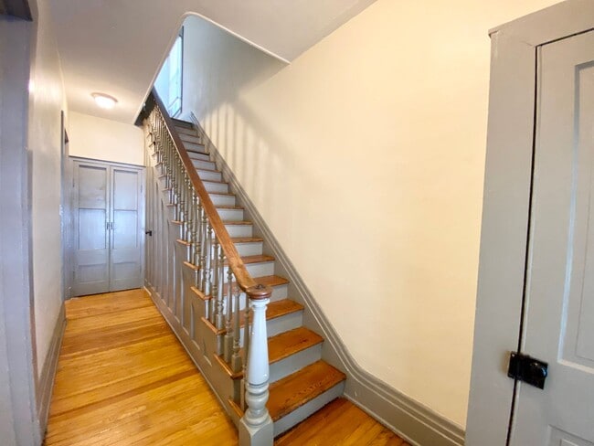 Photo - 5 bedroom /2 bath Mins. from UC for $750/p...