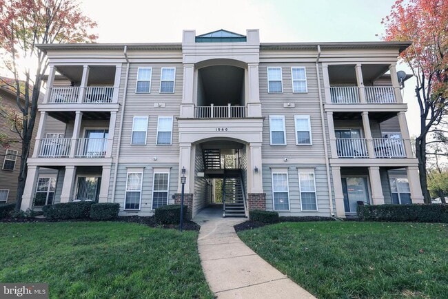 Building Photo - 1060 Gardenview Loop Unit 303 Rental