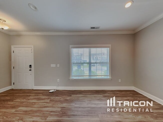 Photo - 117 W Falcon Ct