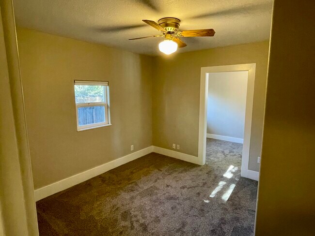 Photo - 342 NW Riverfront St Casa