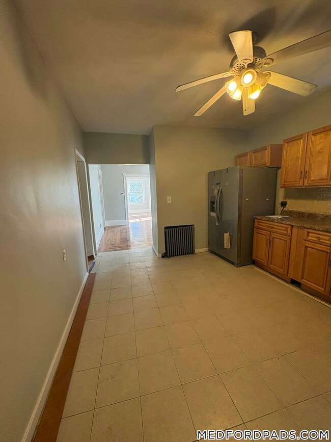 Photo - 156 Middlesex Ave Unidad B