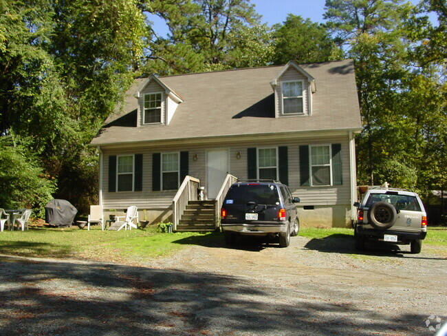 Building Photo - 106 Pine St Rental