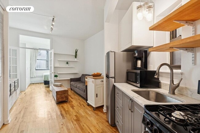 Building Photo - 205 E 89th St