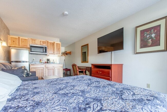 2 - 590 Spruce Unit 100
