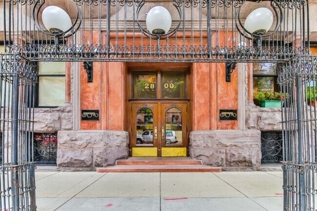 Photo - 2800 N Pine Grove Ave Unit 6G