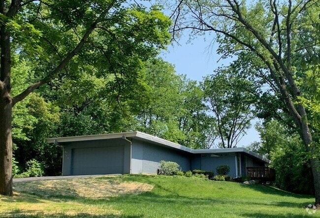 Building Photo - 715 Longwood Dr Rental