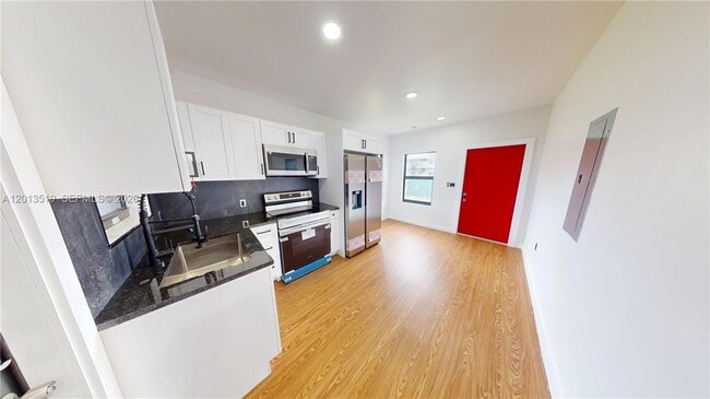 Building Photo - 516 NW 2nd Ave Unit 2