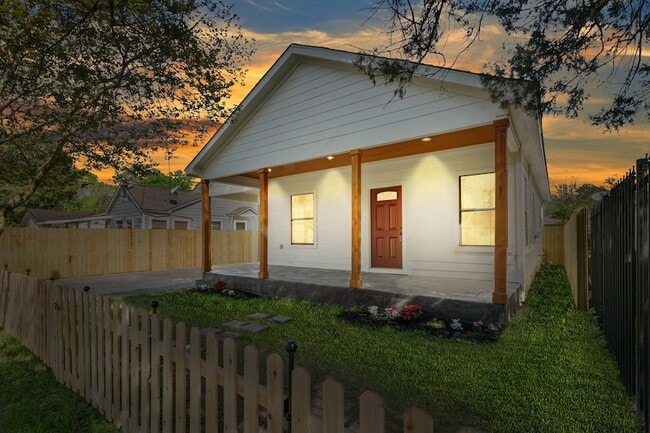 Photo - 815 Wilkes St