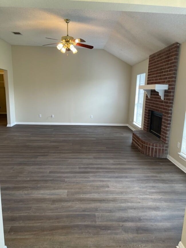 Building Photo - 9412 Riviera Dr Rental