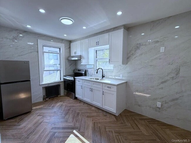 Photo - 60-50 59th Dr