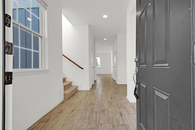 Photo - 283 Fabion St