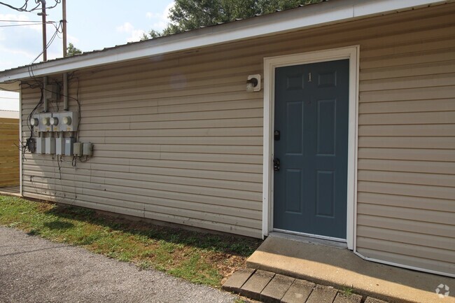 Building Photo - 2-Bedroom Apartment in Prime Pace Location... Unit #1