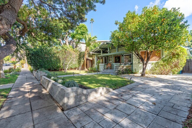 Photo - 1550 N Sierra Bonita Ave