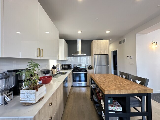 Photo - 908 N California Ave Unit 4