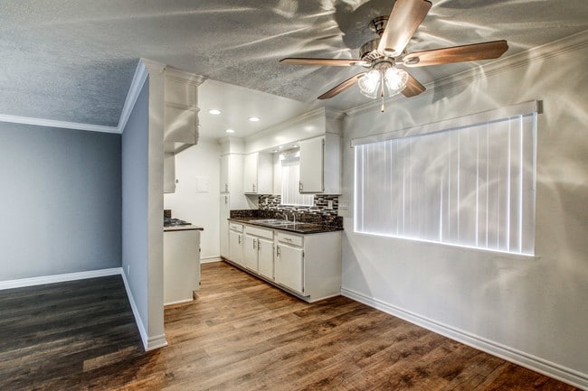 Dining Area - Balcom Park Apartments