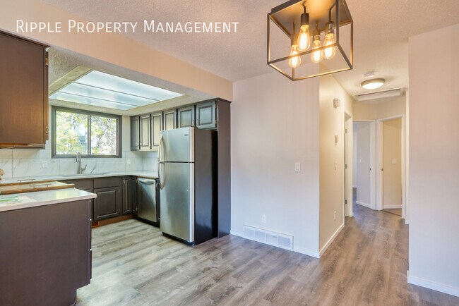 Photo - COZY 5 BEDS/ 2.5 BATHS DUPLEX IN THE COMMUNITY OF DEER RIDGE