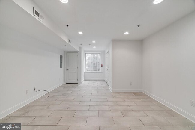 Photo - 2566 Frankford Ave