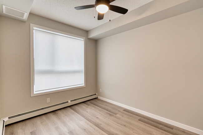 Photo - 1605-1617 17 St SE Unit 109