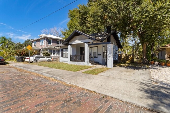 Photo - Cute 2bdrm/1bath Bungalo ** Section 8 OK ** Ready March 15