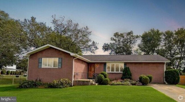 Building Photo - 24 Carl Sandburg Dr Rental