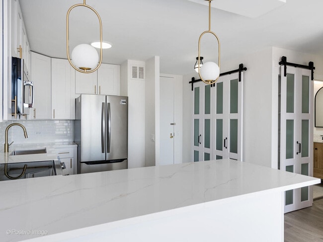 Photo - 5445 N Sheridan Rd