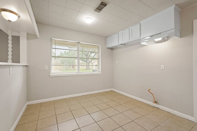 2406 Pomona Dr