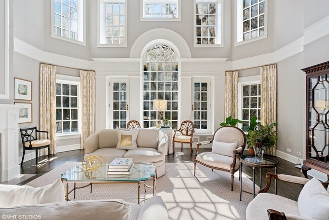 38 E Elm St