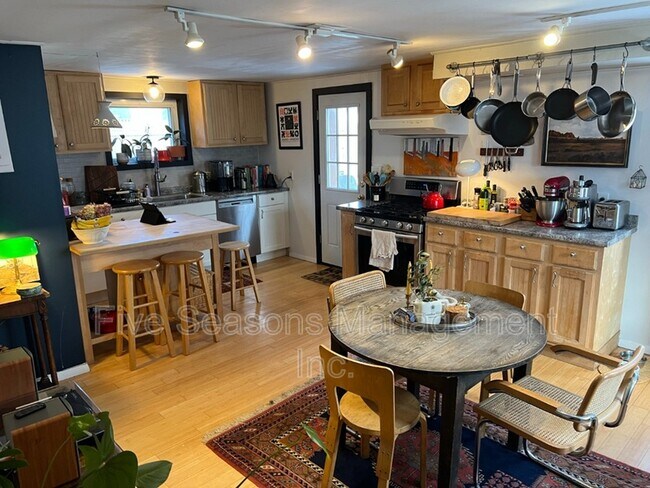 Photo - 285 1/2 Weaver Street