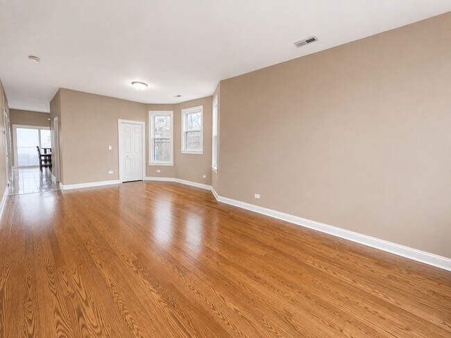 Photo - 1807 N Lawndale Ave Unidad 2