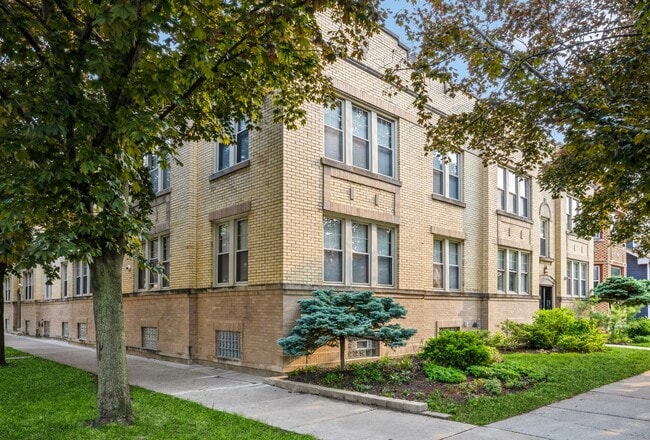 Building Photo - 3258 N Linder Ave Unit 2D Rental