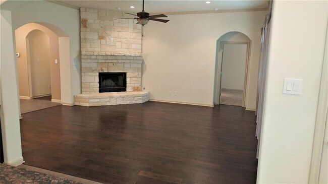 Photo - 11010 Sir Alex Dr