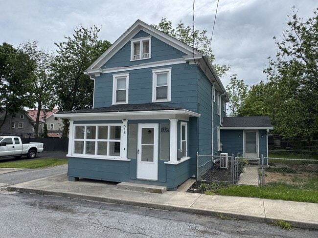 Building Photo - 515 W South St Rental