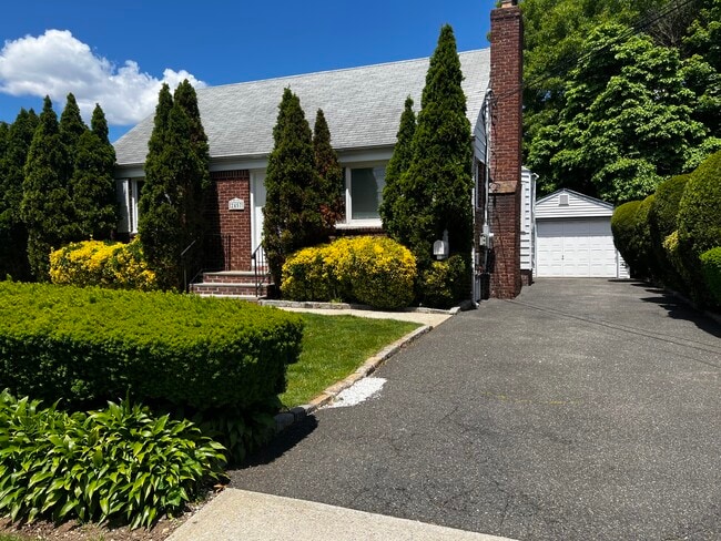 Ample Parking - 2457 4th Ave Unit 2457