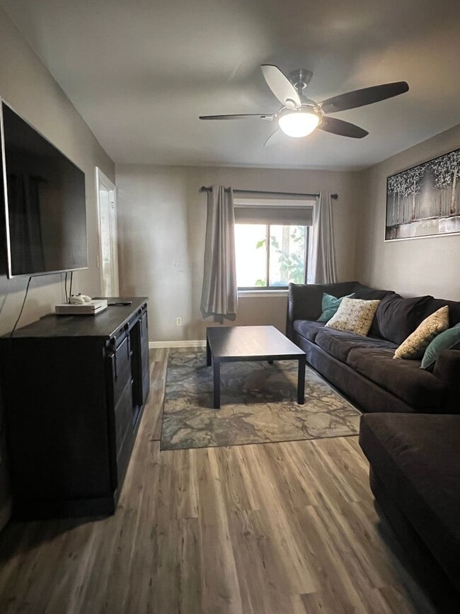 Photo - 740 Rossmore Ave