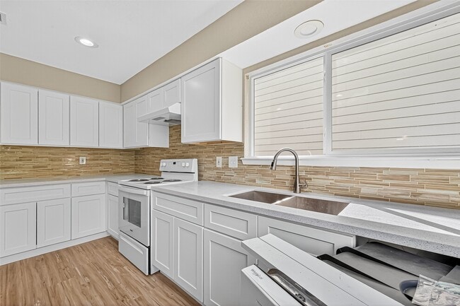 Photo - 1811 Foxlake Dr