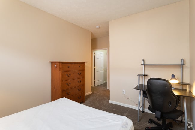 3BR, 3BA - 1,403 SF