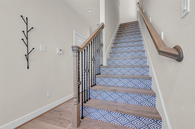 Photo - 144 Knightsbridge Park Ln