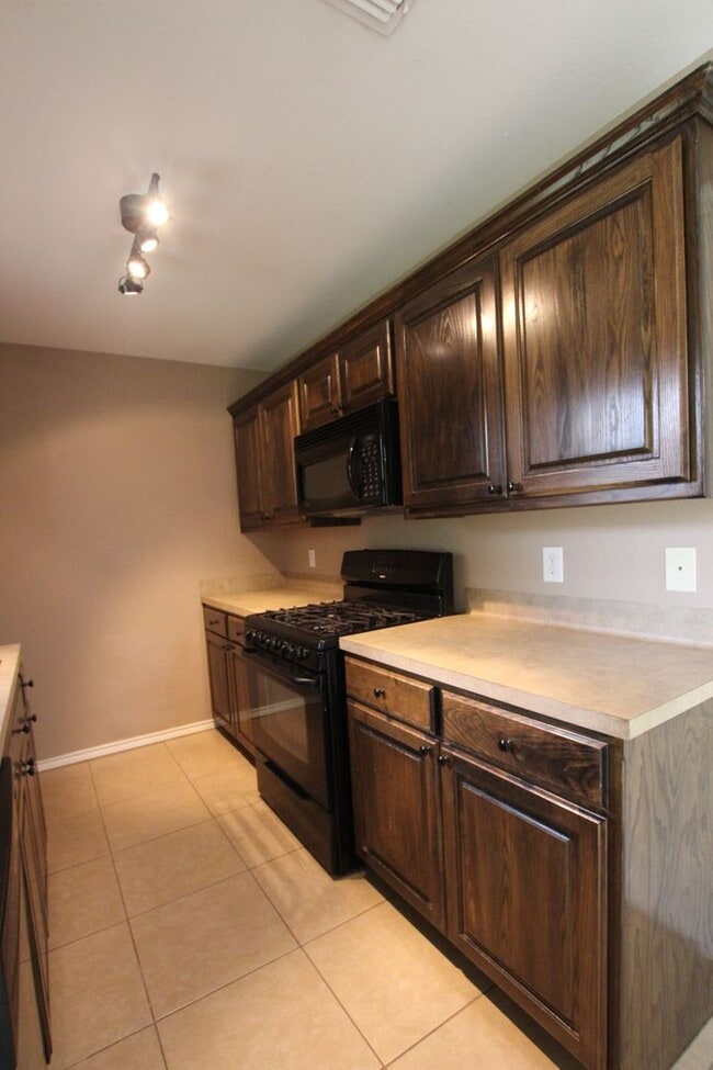 Photo - Lease Takeover Opportunity Available! Charming 2 Bed 2 Bath Home! Lindale ISD!
