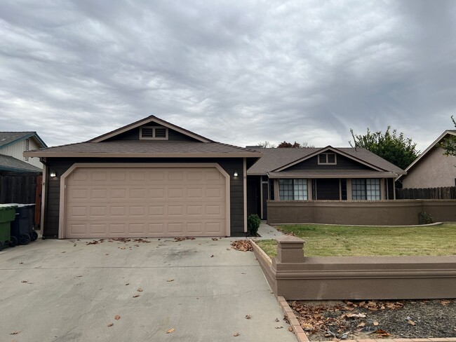 4-bedroom single story home in Turlock! - 4-bedroom single story home in Turlock!