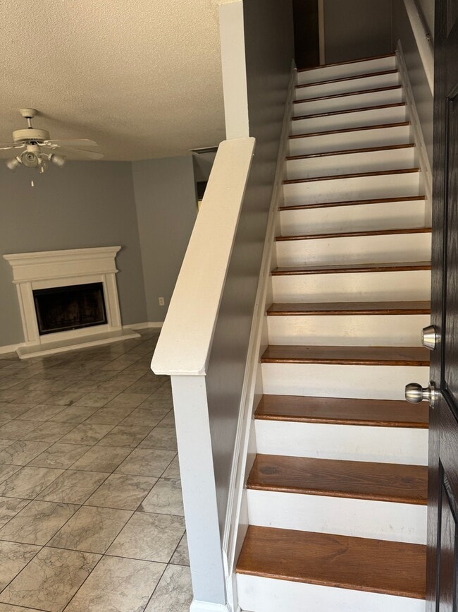 Photo - 7087 Ravenwood Ln