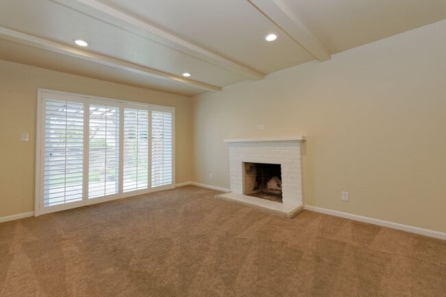 Photo - SANTA CLARA - tastefully updated throughou...