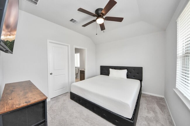 Building Photo - 10618 Amador Peak Dr