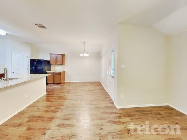 Photo - 3025 Iris Dr