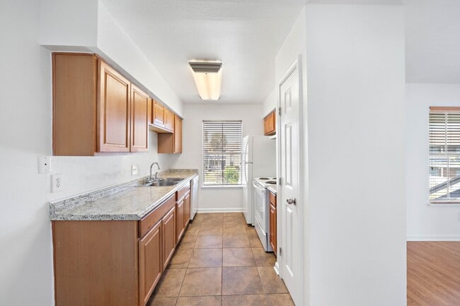 Photo - 2828 61st St