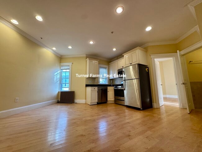 Building Photo - 156 Magazine St Unit 23