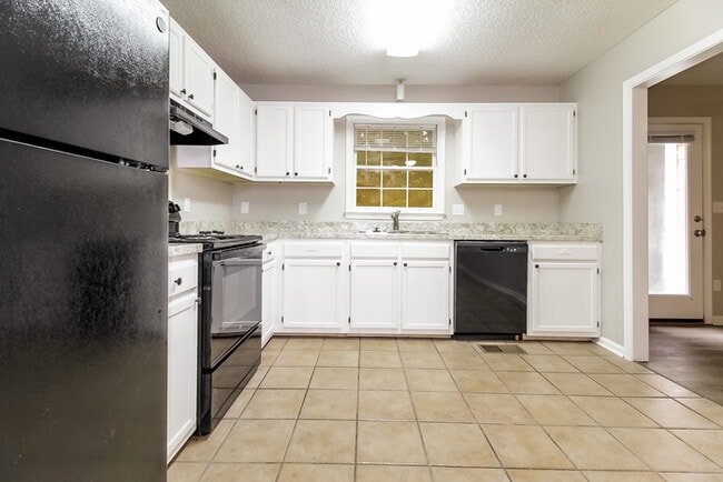 Photo - 401 Latrobe Dr