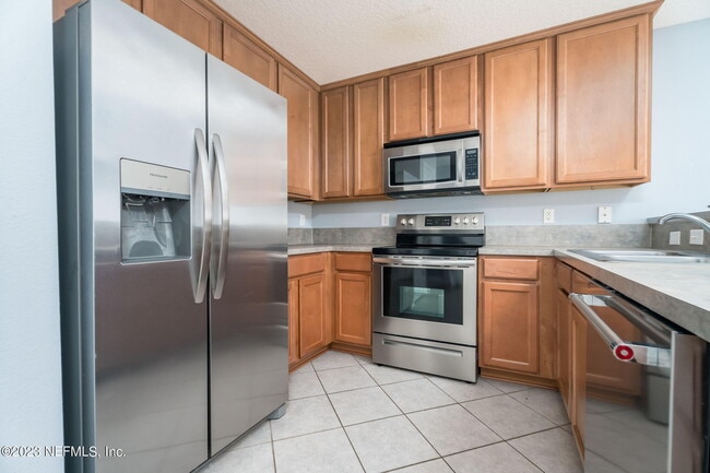 Photo - 822 Black Cherry Dr S