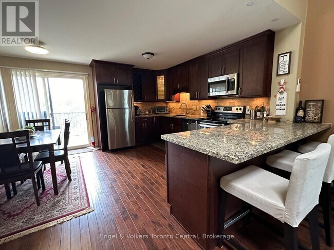 Photo - 200 Escarpment Crescent